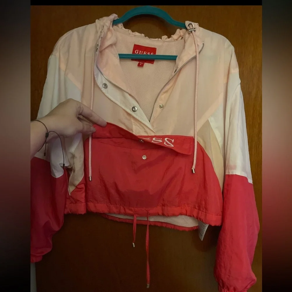 GUESS cropped windbreaker pull over hoodie- sz medium - Picture 2 of 4